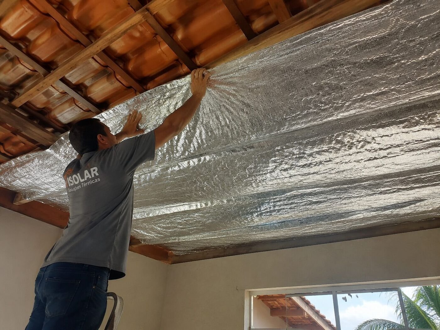 Isolamento térmico e acústico em telhado